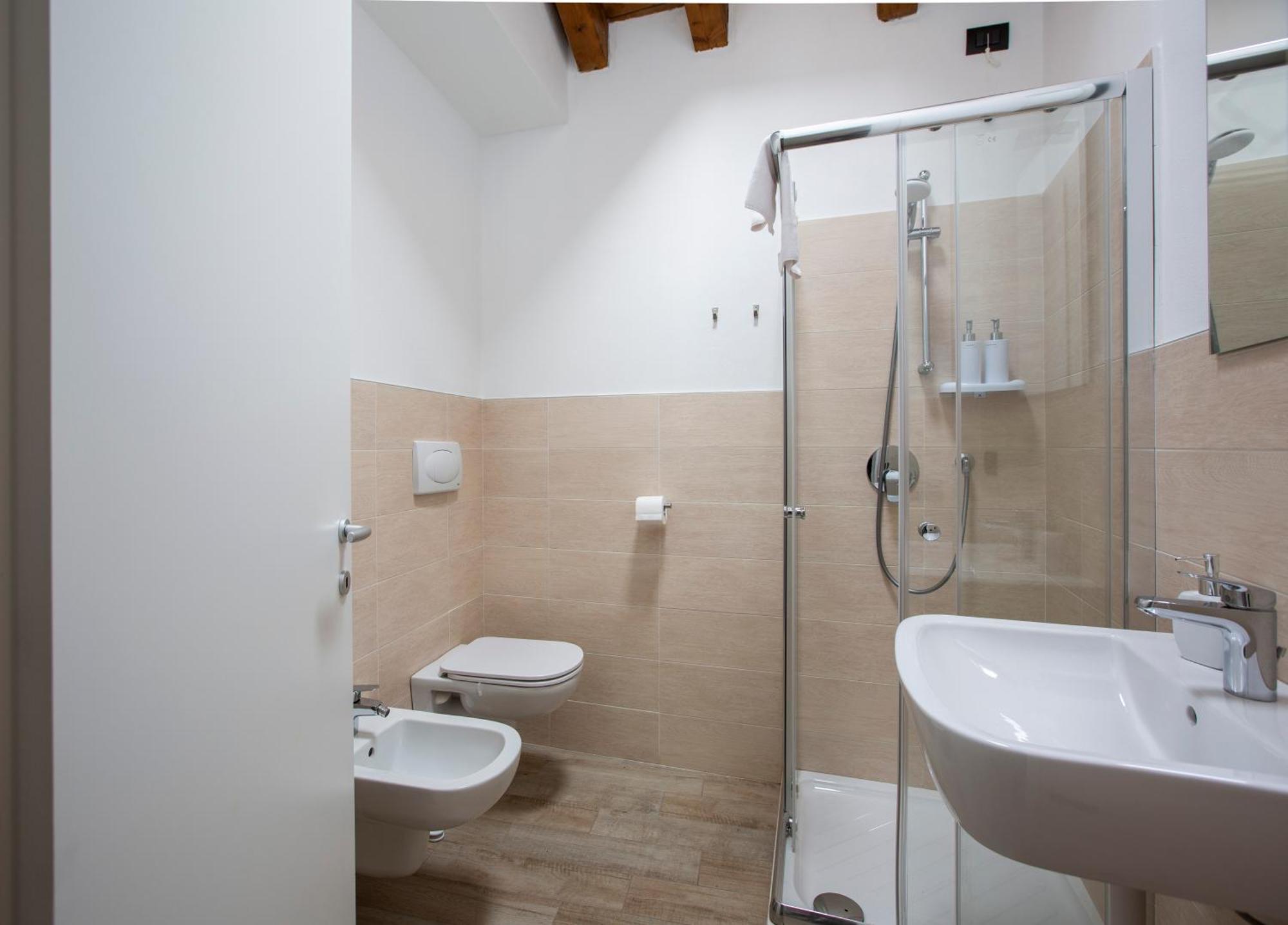La Casa Del Sarto - Rooms And Apartments Lecco Luaran gambar